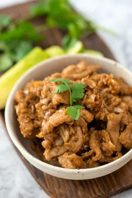 Pad Kra Tiem Prik Thai (Garlic Pepper) — Stir-fried with garlic and pepper.