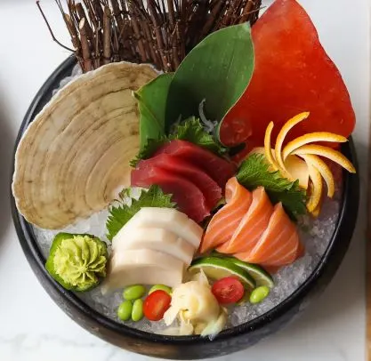 Sashimi Sampler — Chef's choice assortment of raw fish. (9 pieces)