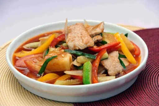 Pad Piao Wan (Thai Sweet and Sour) — Stir-fried with fresh garlic and black peppers.